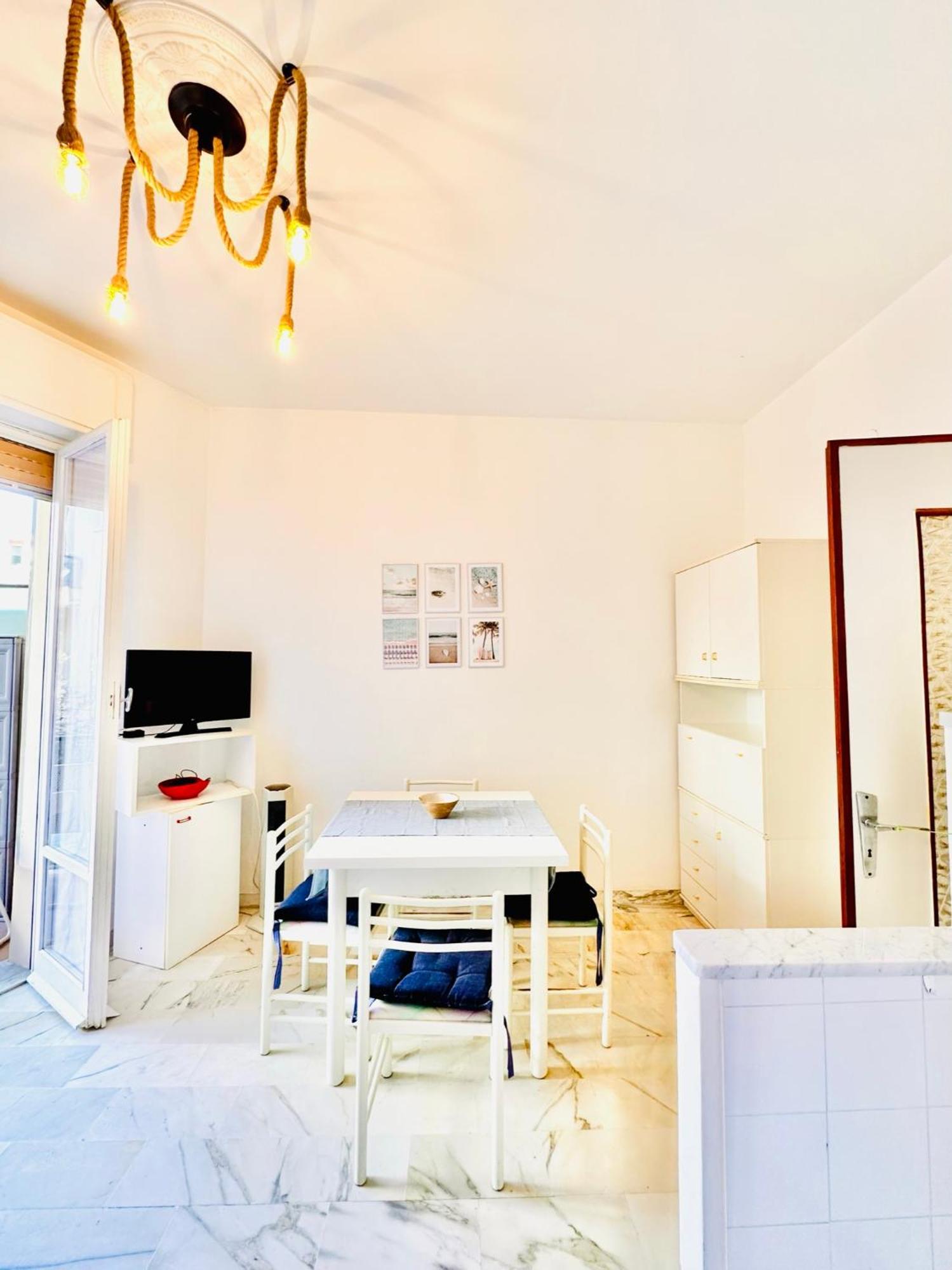 Hostdomus - Cozy Corner Near The Sea Apartment Finale Ligure Exterior photo