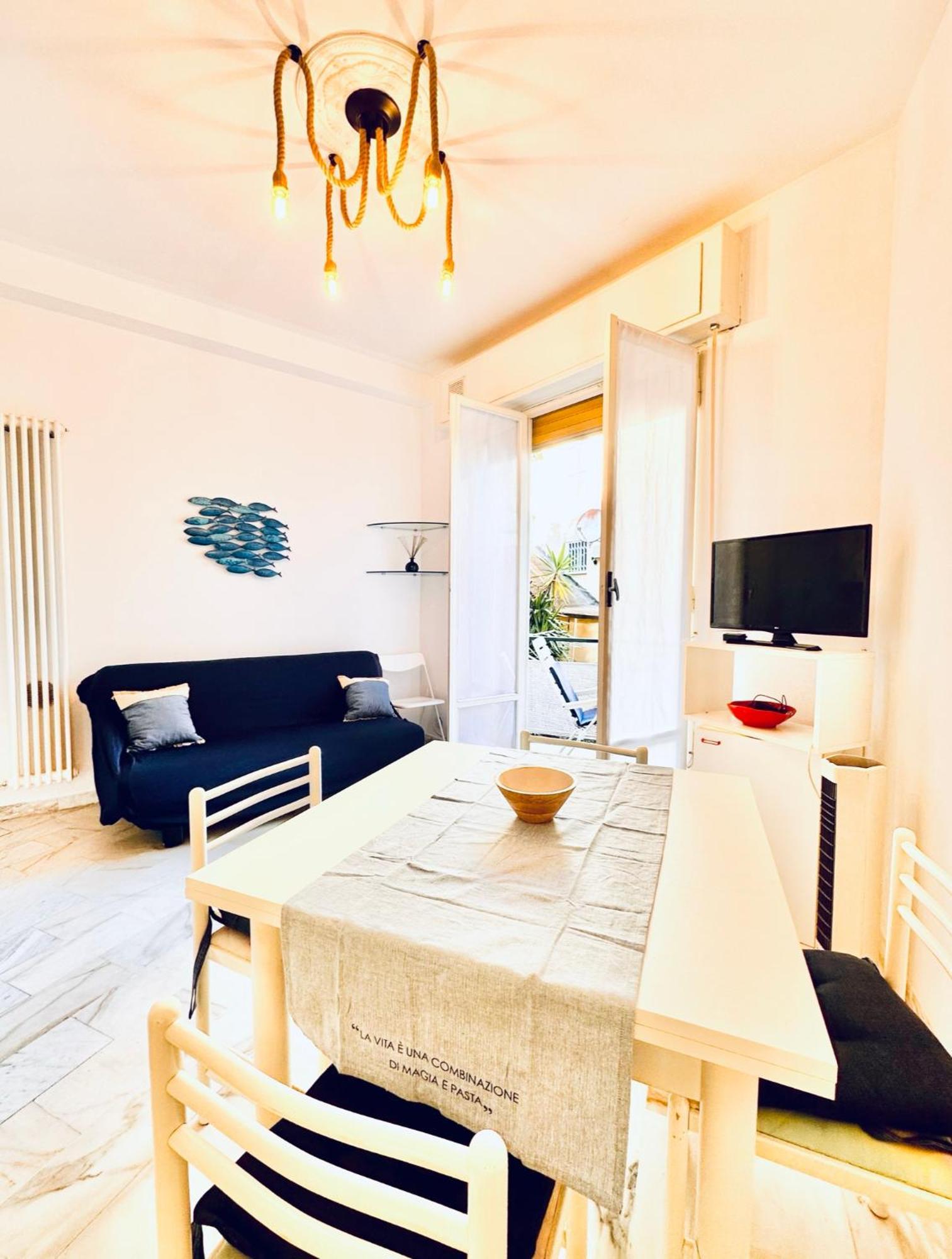 Hostdomus - Cozy Corner Near The Sea Apartment Finale Ligure Exterior photo